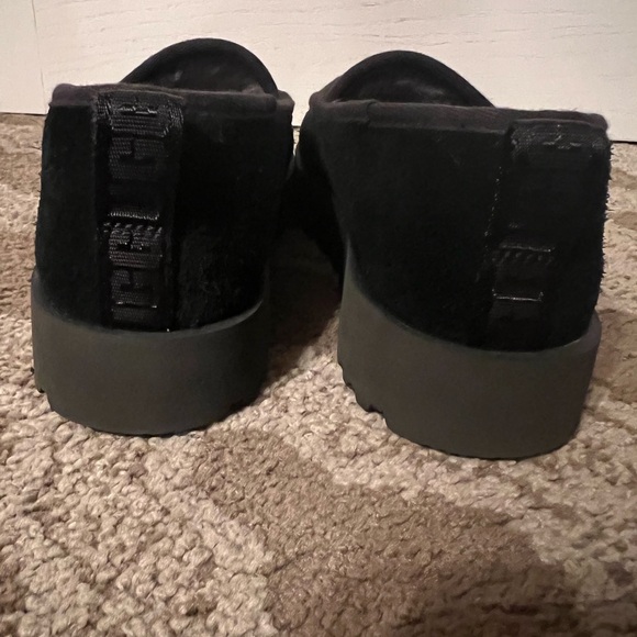 UGG Slippers-Size 9 - Picture 2 of 10